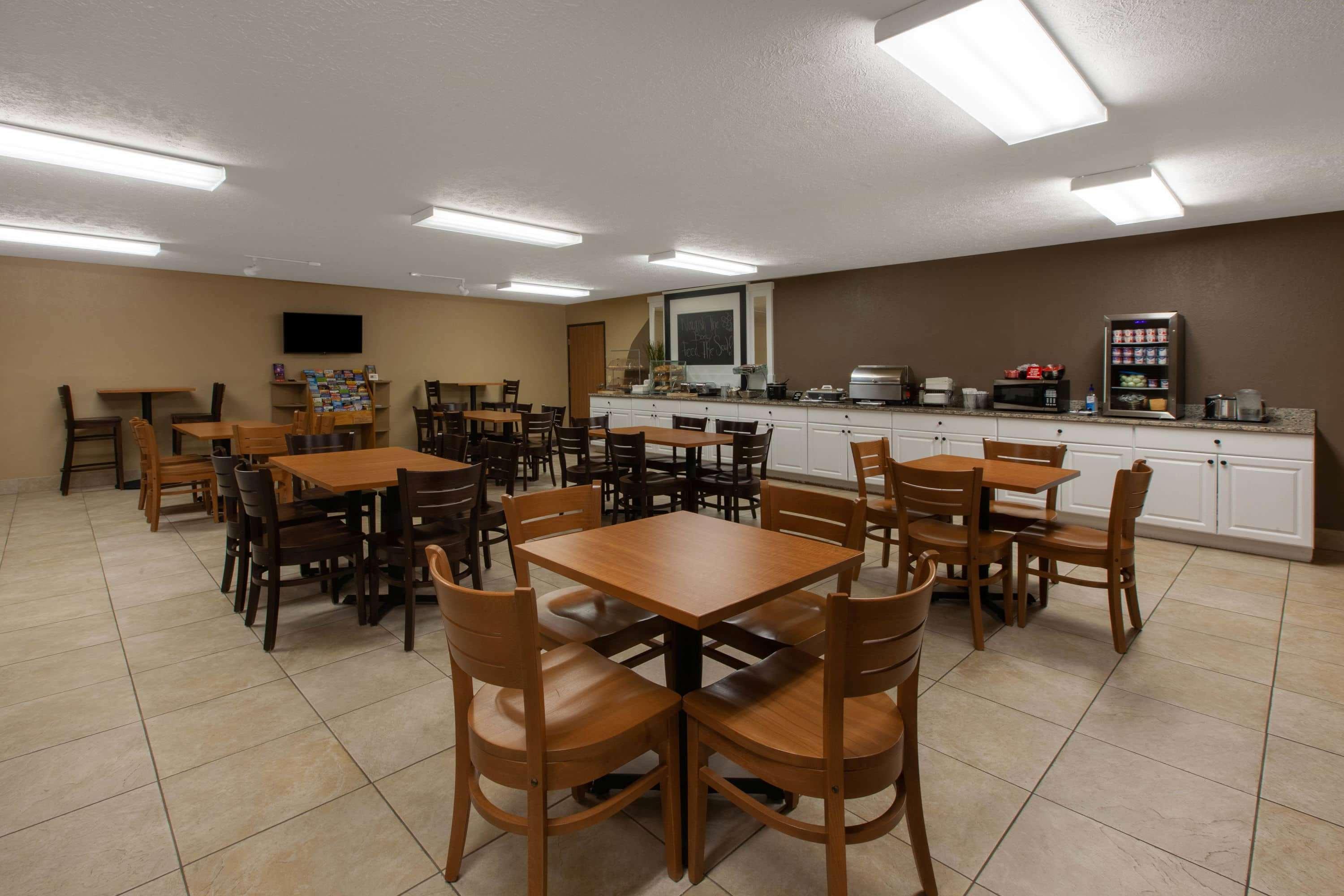 Americinn By Wyndham Petoskey Bagian luar foto