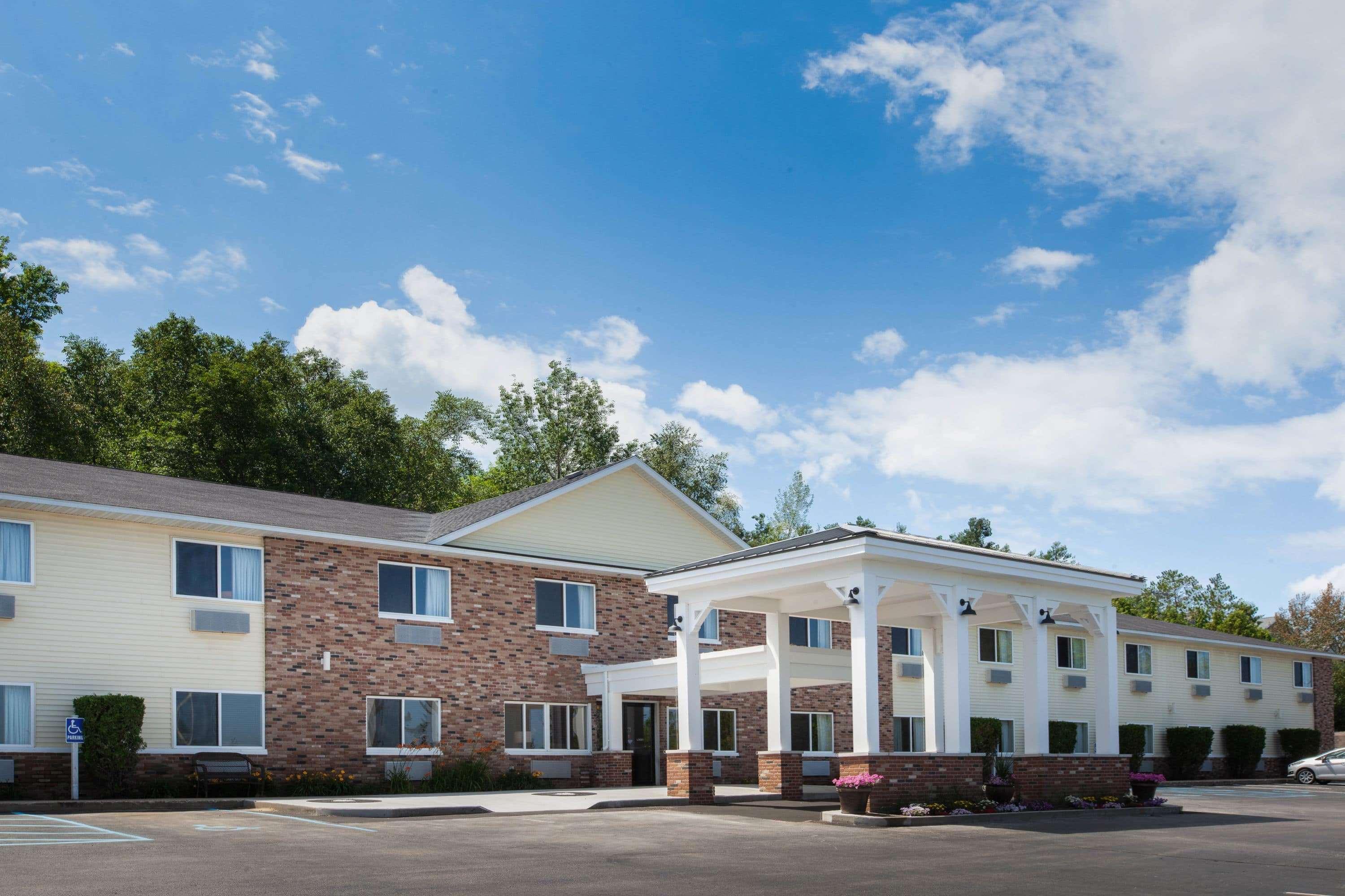 Americinn By Wyndham Petoskey Bagian luar foto