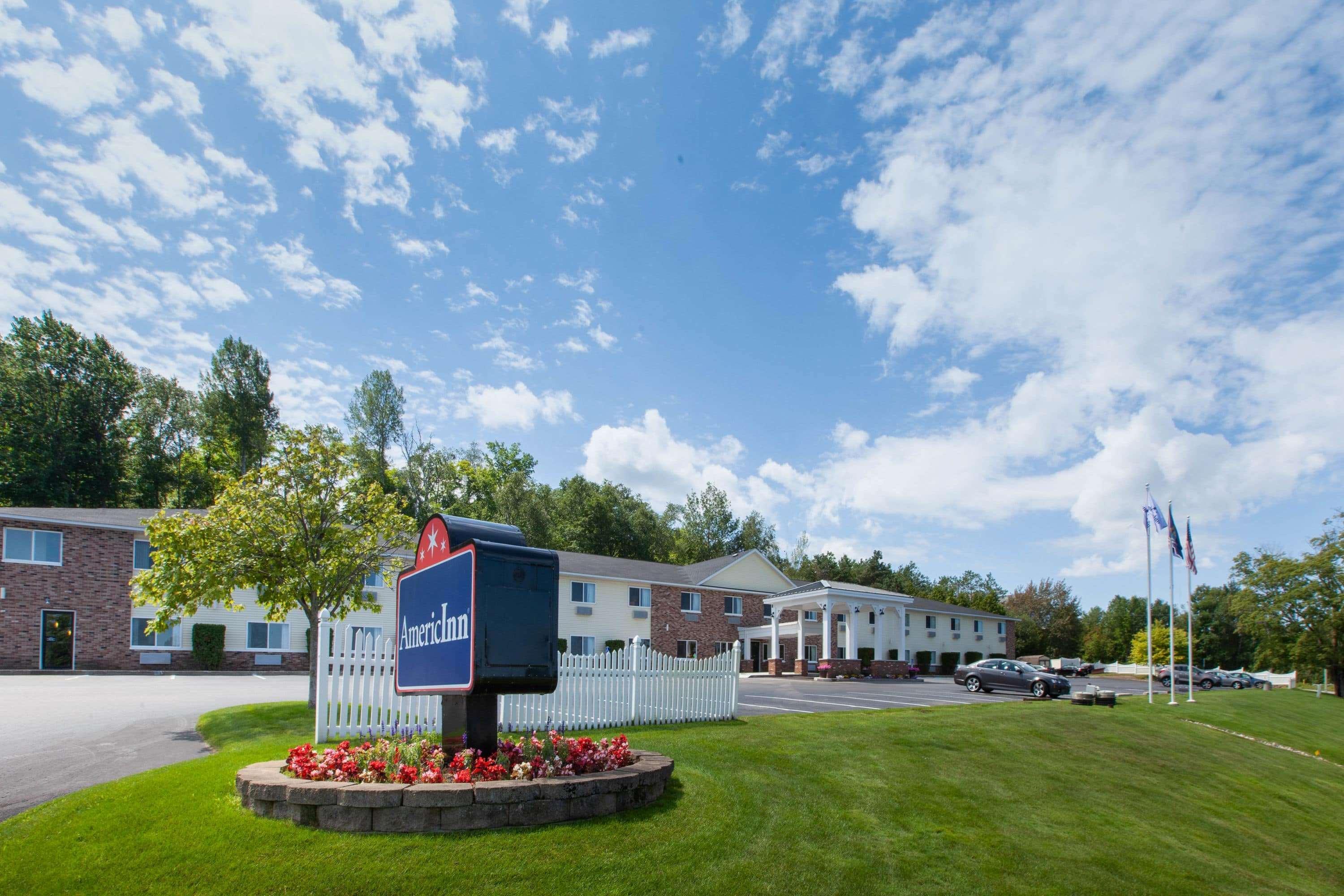 Americinn By Wyndham Petoskey Bagian luar foto