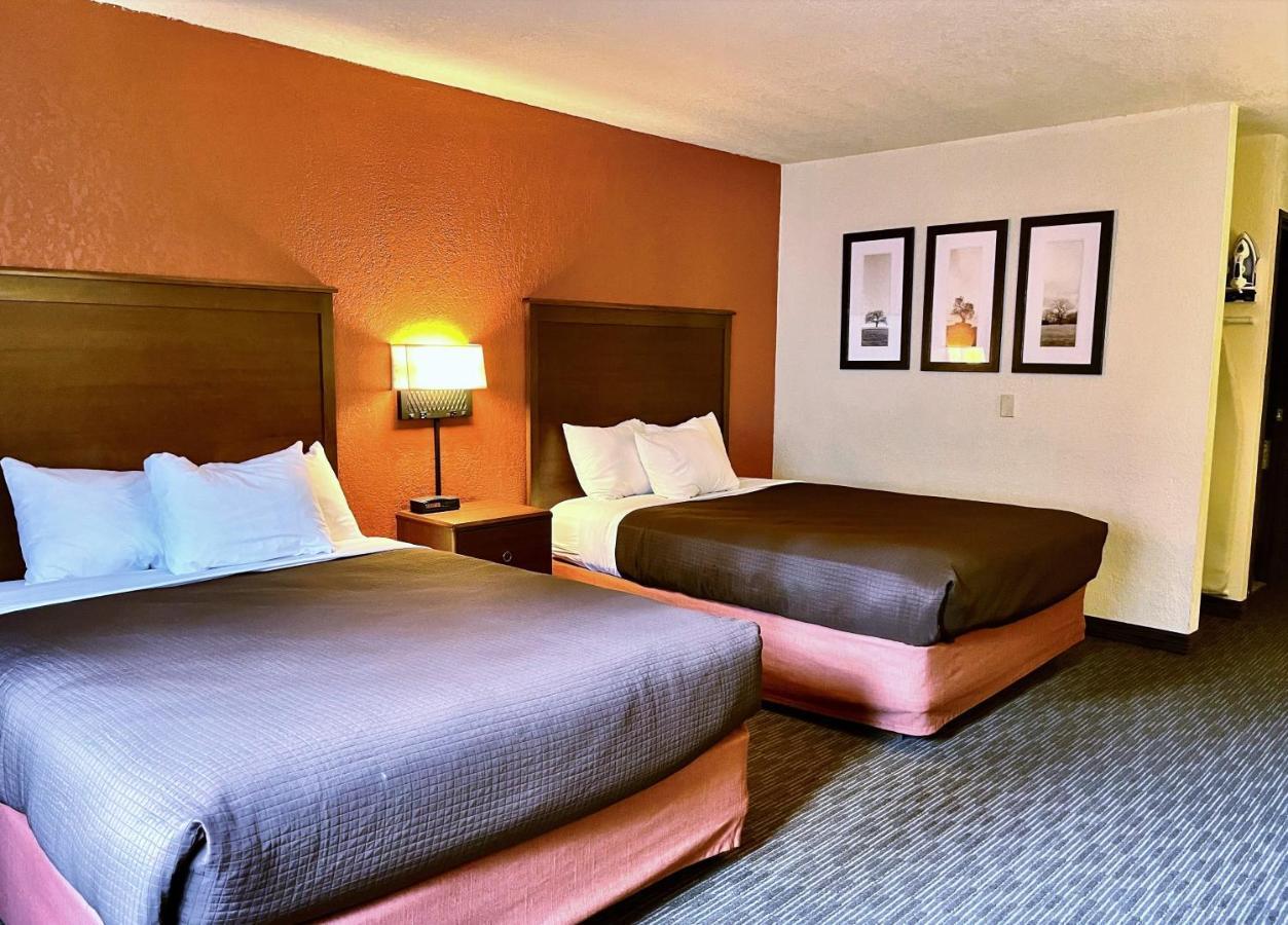 Americinn By Wyndham Petoskey Bagian luar foto