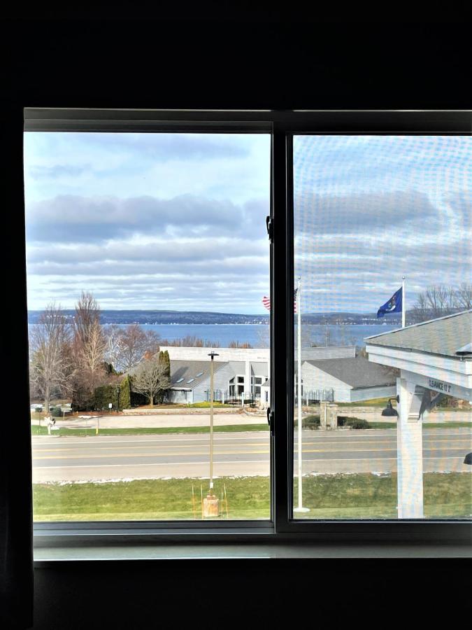 Americinn By Wyndham Petoskey Bagian luar foto