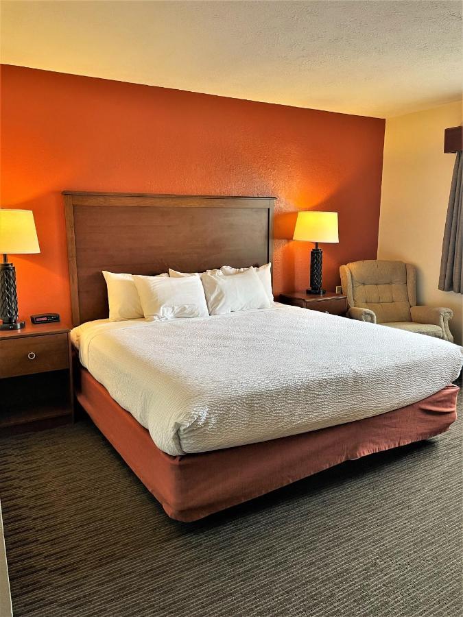 Americinn By Wyndham Petoskey Bagian luar foto