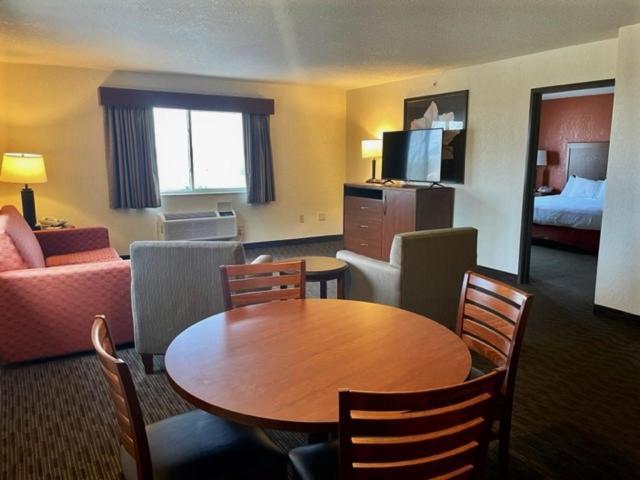 Americinn By Wyndham Petoskey Bagian luar foto