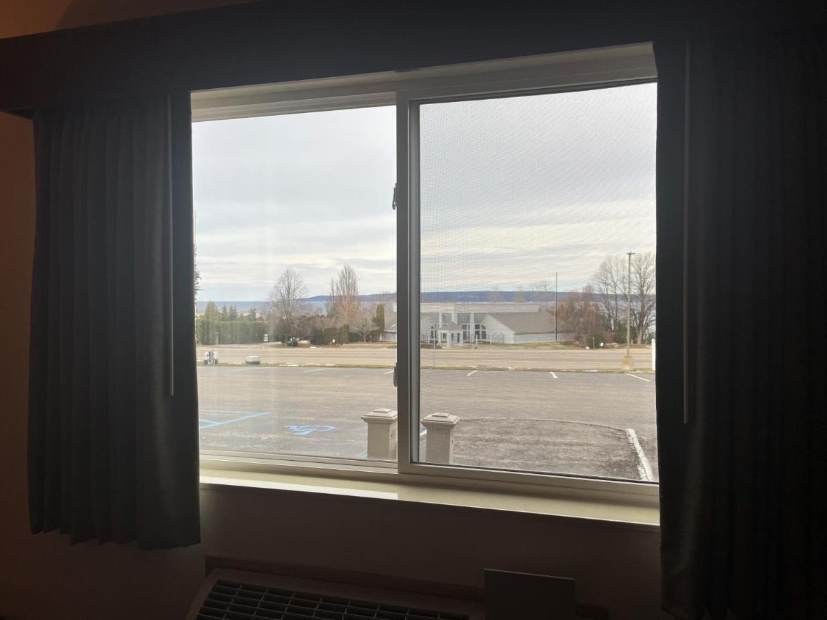Americinn By Wyndham Petoskey Bagian luar foto