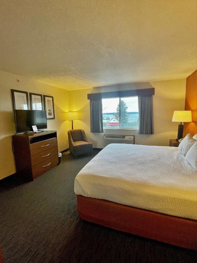 Americinn By Wyndham Petoskey Bagian luar foto