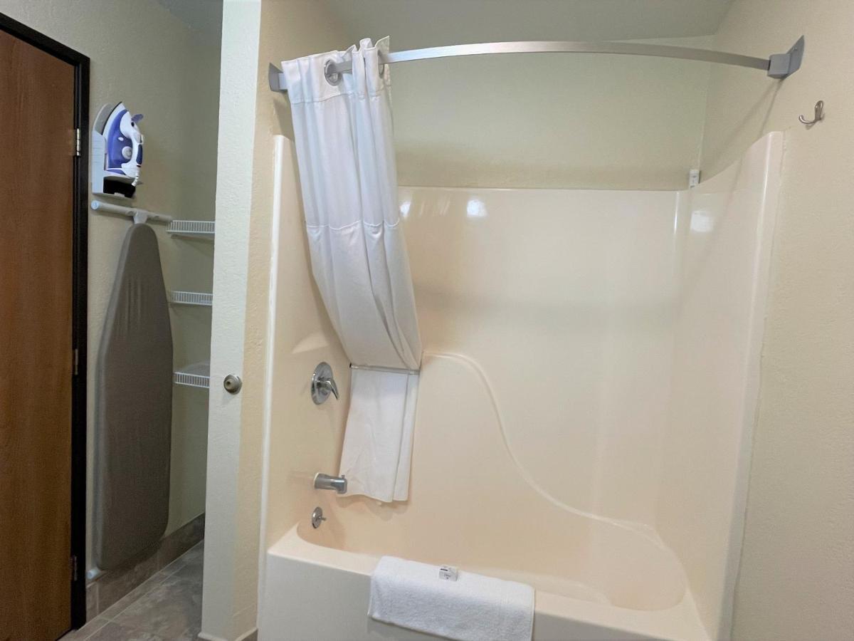 Americinn By Wyndham Petoskey Bagian luar foto