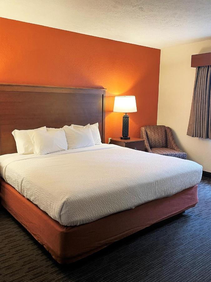 Americinn By Wyndham Petoskey Bagian luar foto