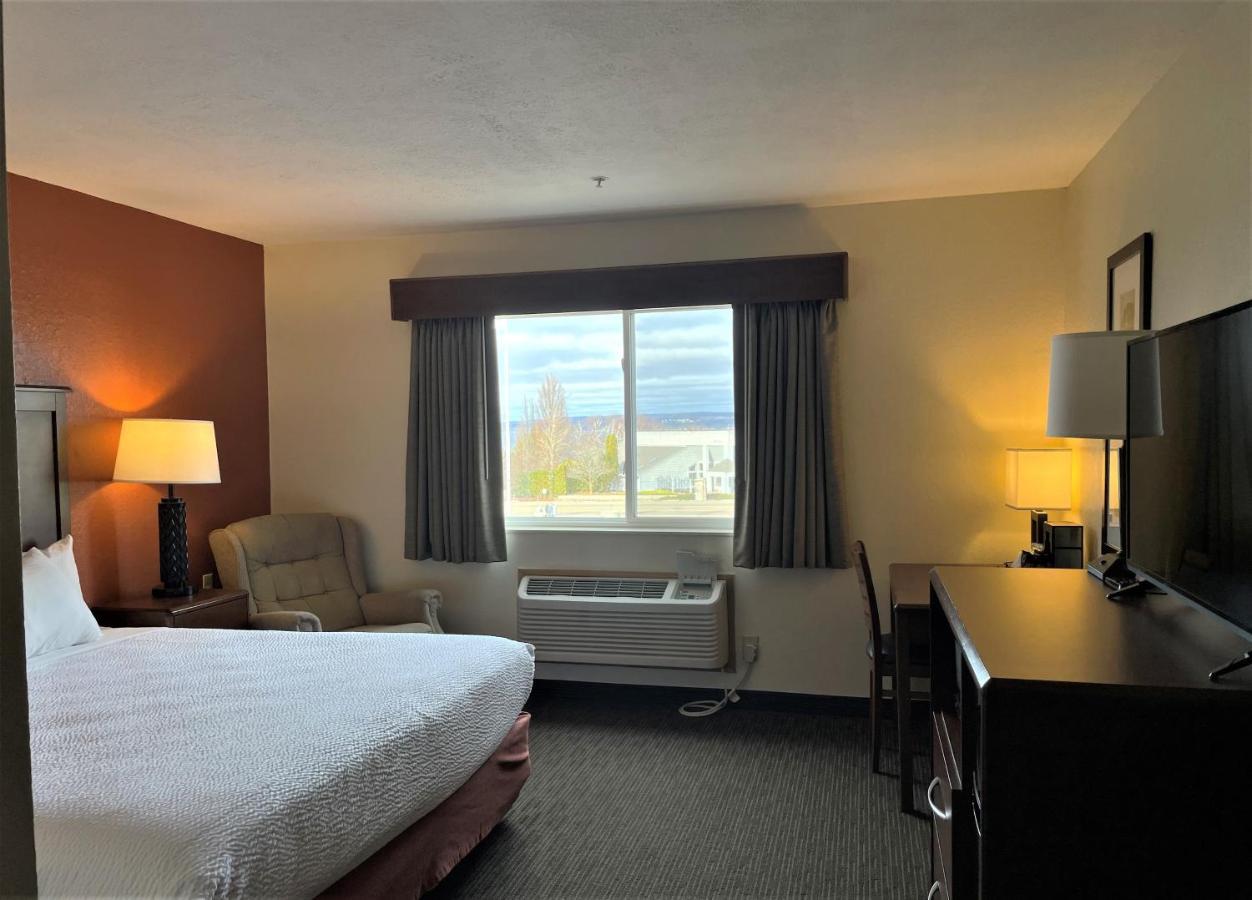Americinn By Wyndham Petoskey Bagian luar foto