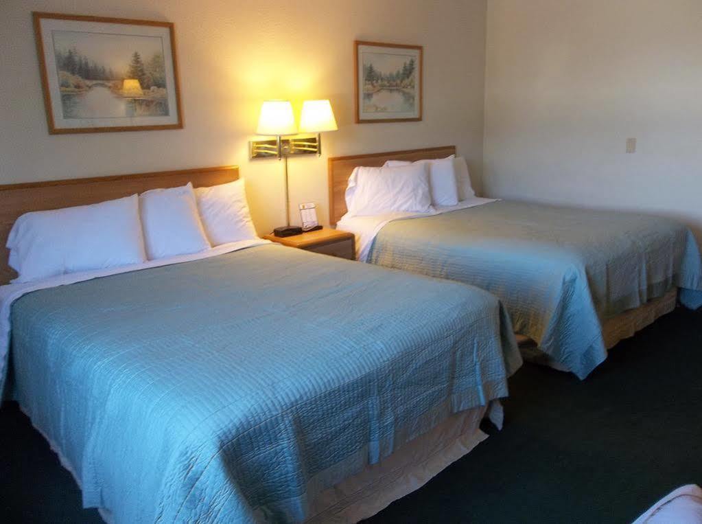 Americinn By Wyndham Petoskey Bagian luar foto