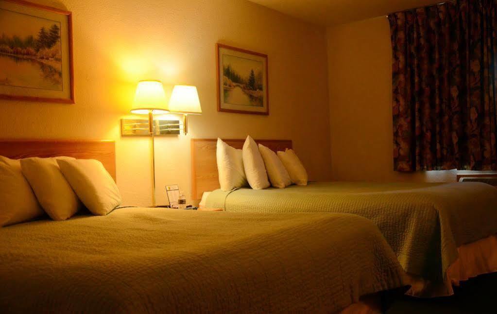 Americinn By Wyndham Petoskey Bagian luar foto