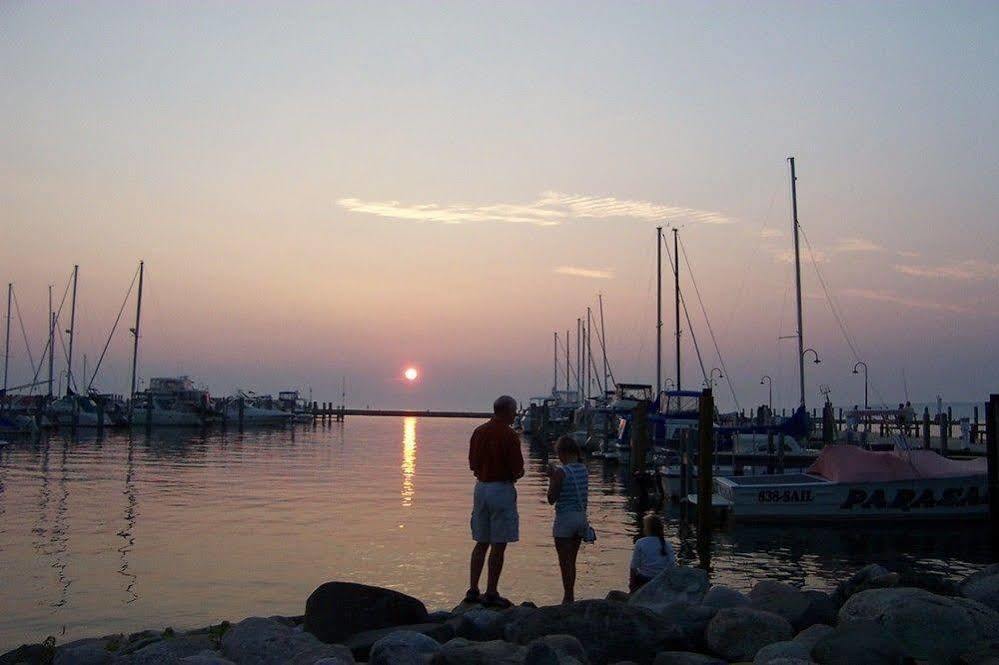 Americinn By Wyndham Petoskey Bagian luar foto