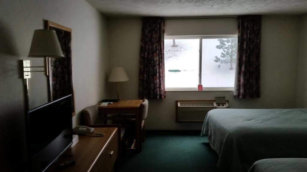 Americinn By Wyndham Petoskey Bagian luar foto