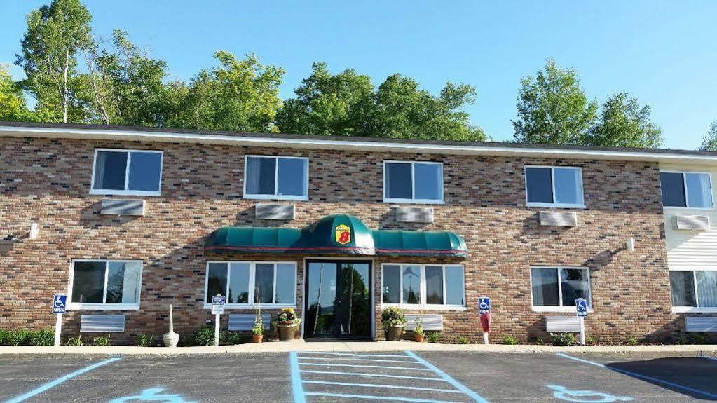 Americinn By Wyndham Petoskey Bagian luar foto