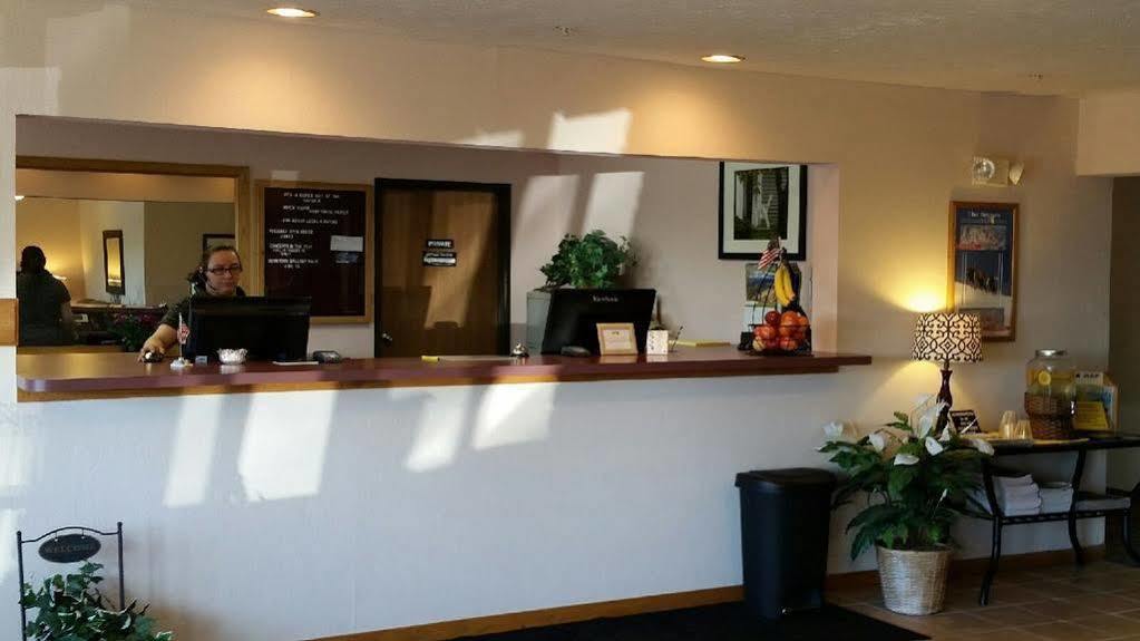 Americinn By Wyndham Petoskey Bagian luar foto