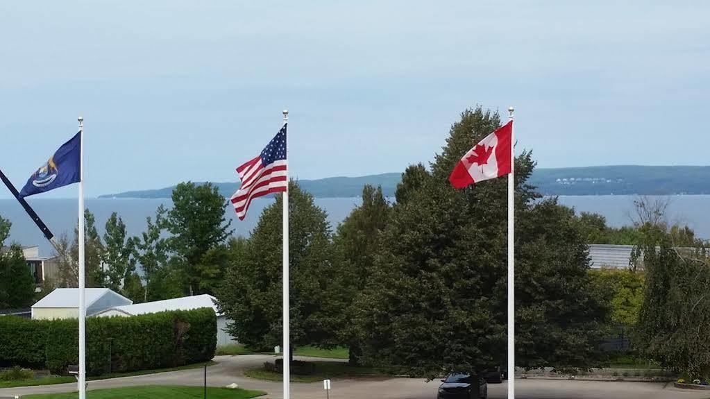 Americinn By Wyndham Petoskey Bagian luar foto