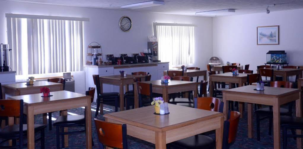 Americinn By Wyndham Petoskey Bagian luar foto