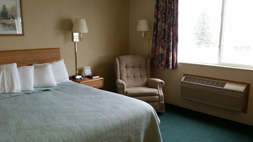 Americinn By Wyndham Petoskey Bagian luar foto